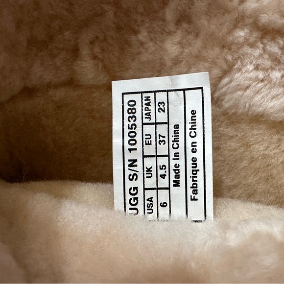 Ugg Becket Suede Boot - Picture 5 of 6